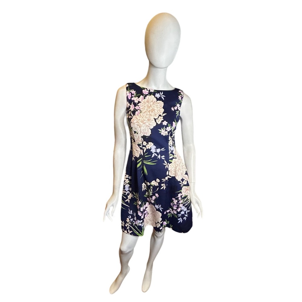 NWT Vince Camuto Women’s Size 2 Navy Floral Scuba Fit and Flare Dress